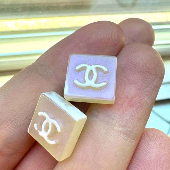 Chanel pink iridescent CC logo earrings with box - Picture 1 of 6